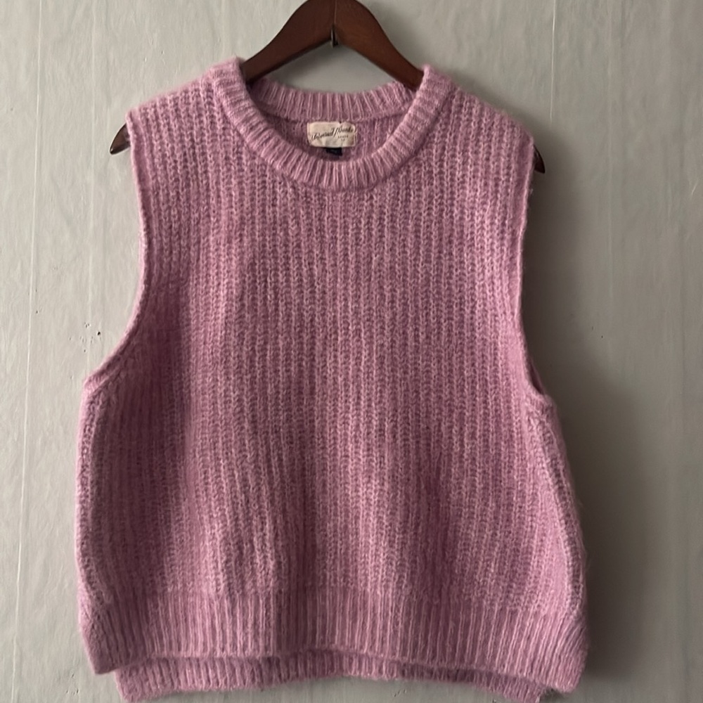 Universal Thread Sleeveless Lavender Sweater Vest size XL